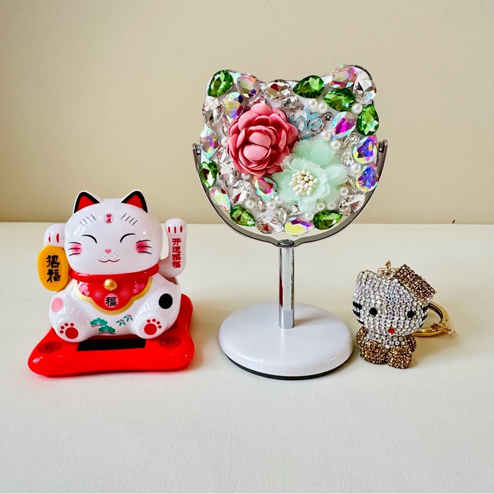 Bling Cat Makeup Vanity Mirror, Solar-powered Lucky Cat, Bling Cat Chain